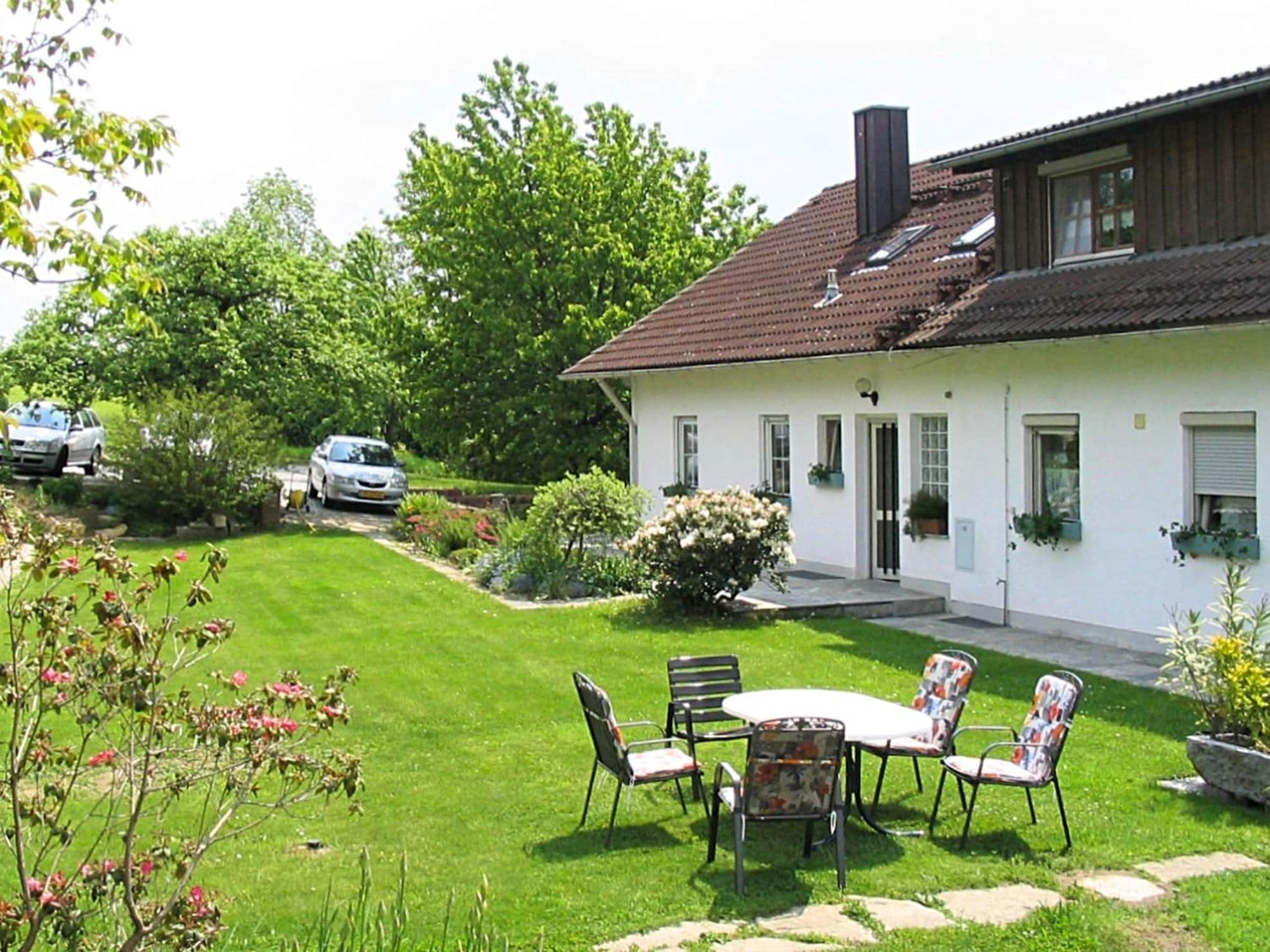 Welcoming Chalet Near Forest In Rohrnbach Bagian luar foto